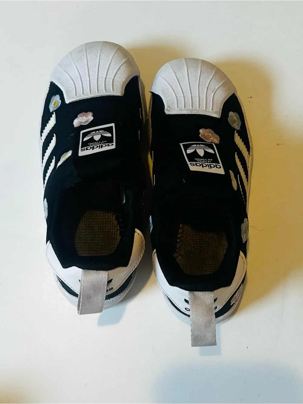 GUC Adidas Superstar 360 Floral Embroidery Black size 10 1/2 K Toddler